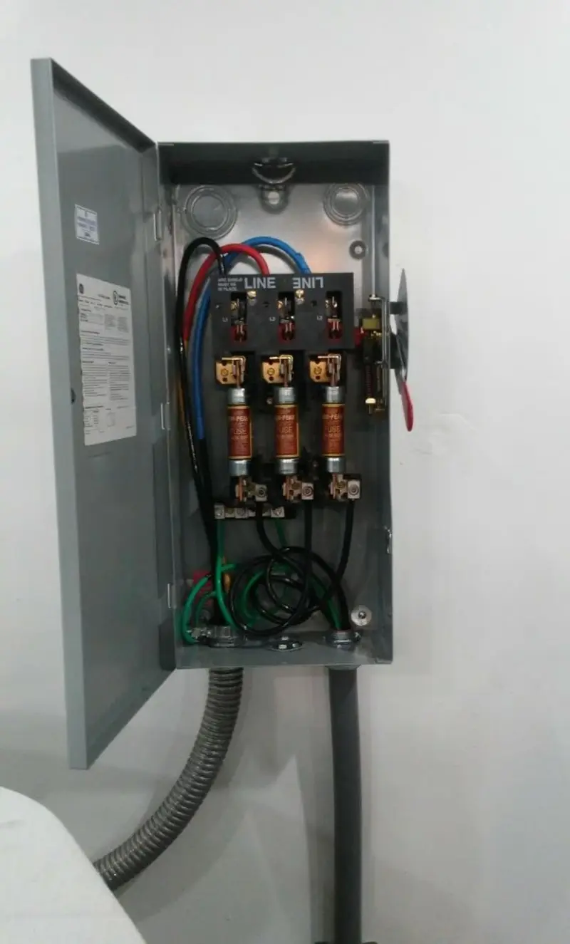 Three-phase disconnect switch installed for Smoke Detector Installation in Hanceville